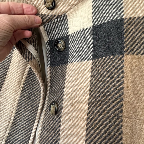 Burberry Classic Plaid Trench Coat with Red Accents - Picture 5 of 12